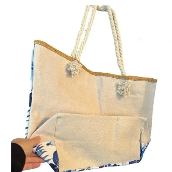 Beach Tote Bag x blue and white tropical print beach tote bag with rope handles - Picture 5 of 6